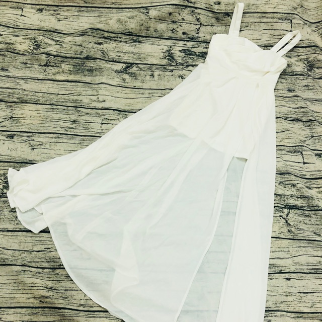 Đầm dạ hội dài chấm gót trắng xinh