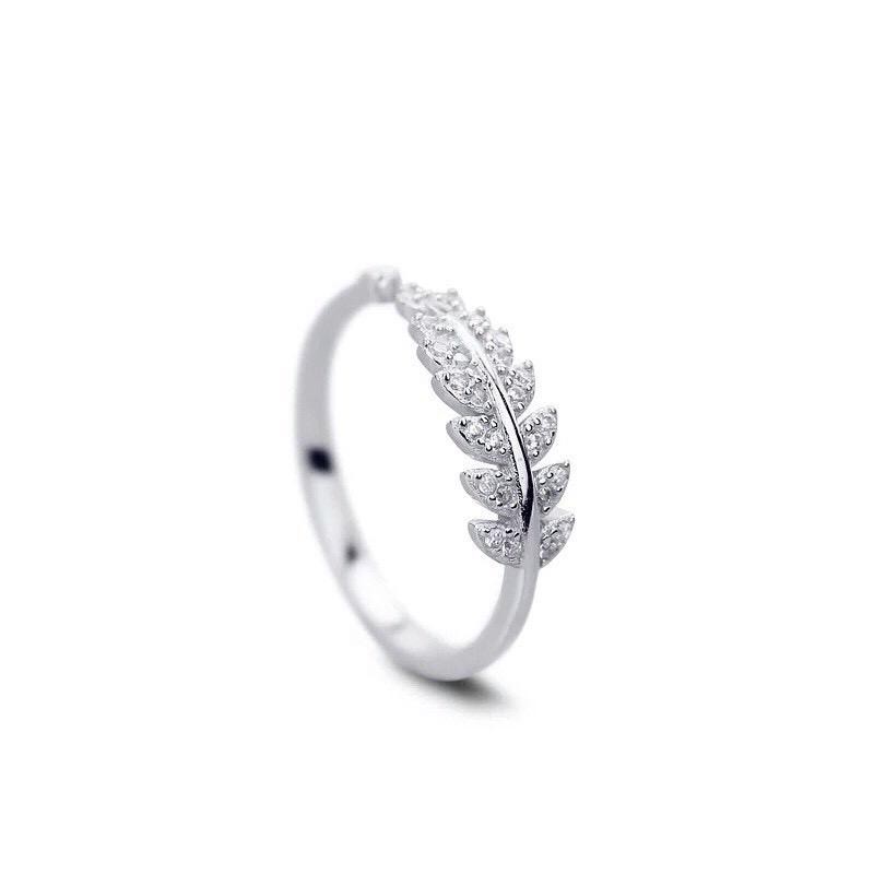 Nhẫn bạc nữ Bạc Quang Thản hình chiếc lá gắn đá cobic trắng, thiết kế free size có tự chỉnh size theo tay - QTNU1