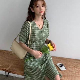 Váy kẻ caro thắt lưng eo