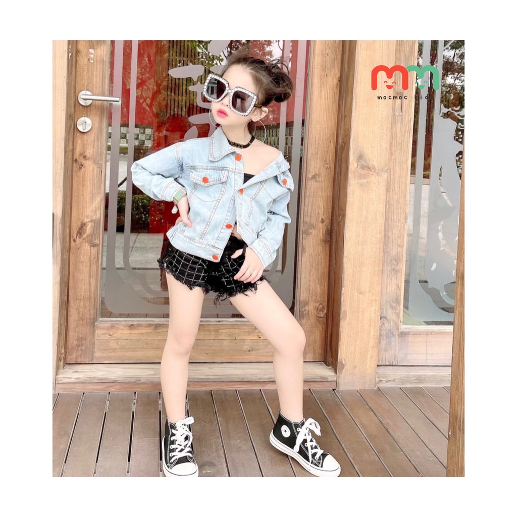 Áo khoác jeans bé gái cá tính, chất jeans mềm form chuẩn đẹp, nút in màu nổi bật cho bé 24kg đến 38kg