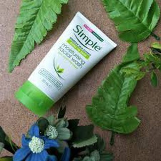 Sữa Rửa Mặt Dưỡng Ẩm Simple Moisturising Facial Wash