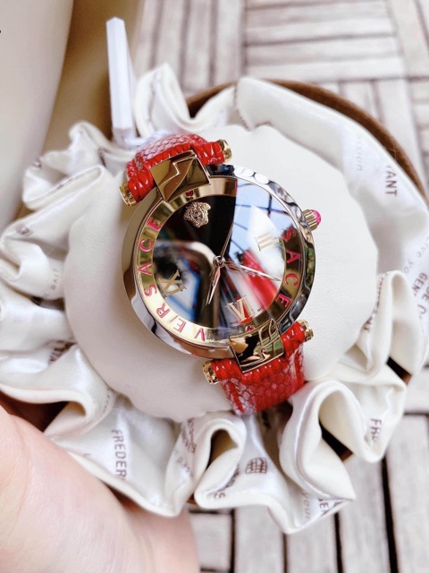 Đồng hồ nữ Vers.ace  bản dây python (thằn lằn) đặc biệt.