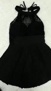 Bikini 1 mảnh váy kín đáo