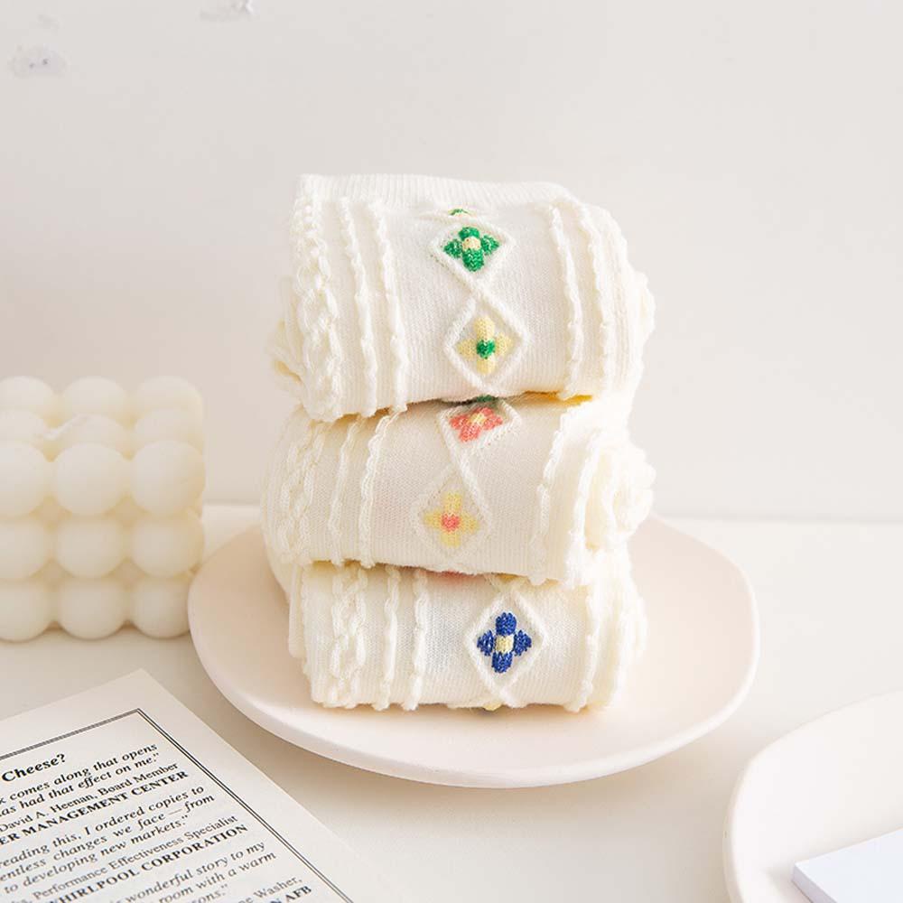 Đôi Vớ Cotton Màu Trắng In Họa Tiết Hoa / Hình Thoi Dễ Thương Dành Cho Nữ