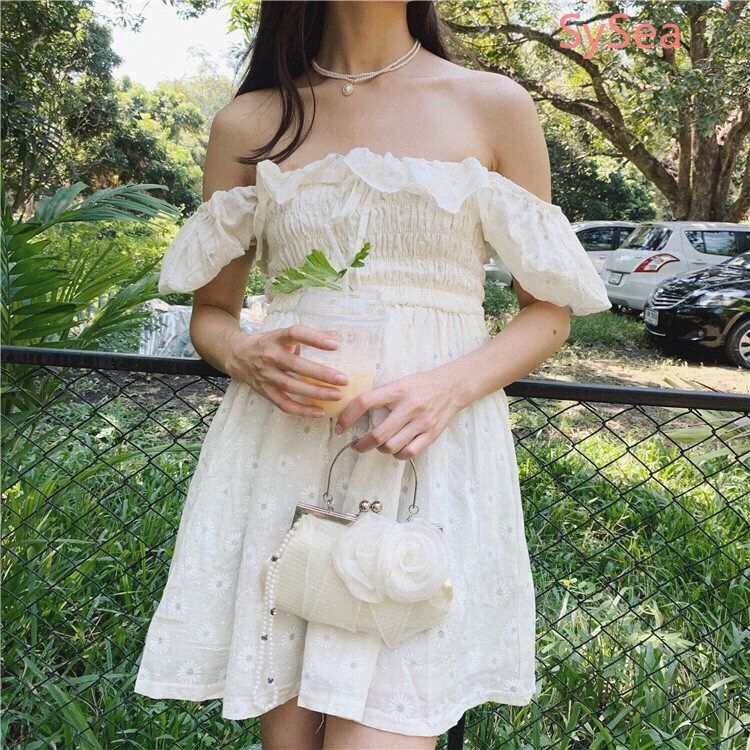 Đầm trễ vai lưng cao họa tiết hoa cúc phong cách cổ điển