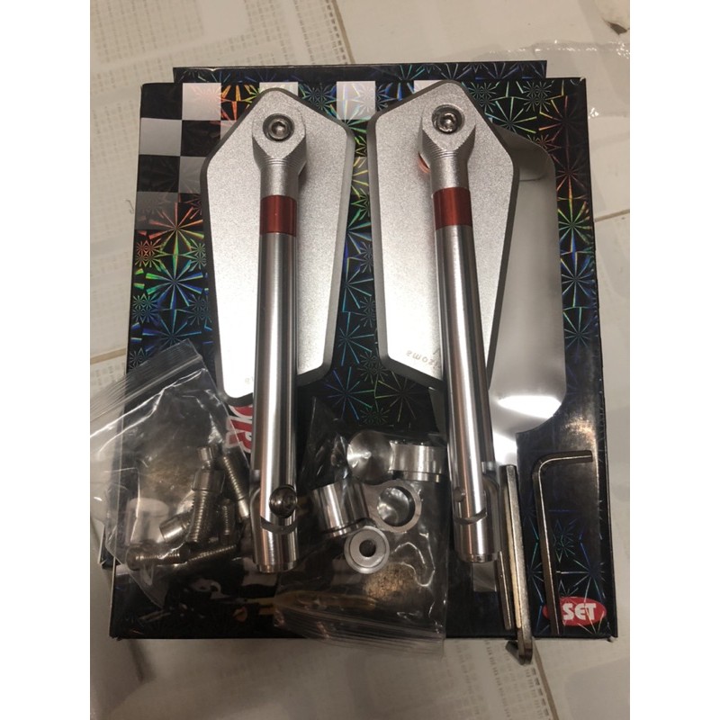 KÍNH CHIẾU HẬU RIZOMA XÉO KÈM PHỤ KIỆN