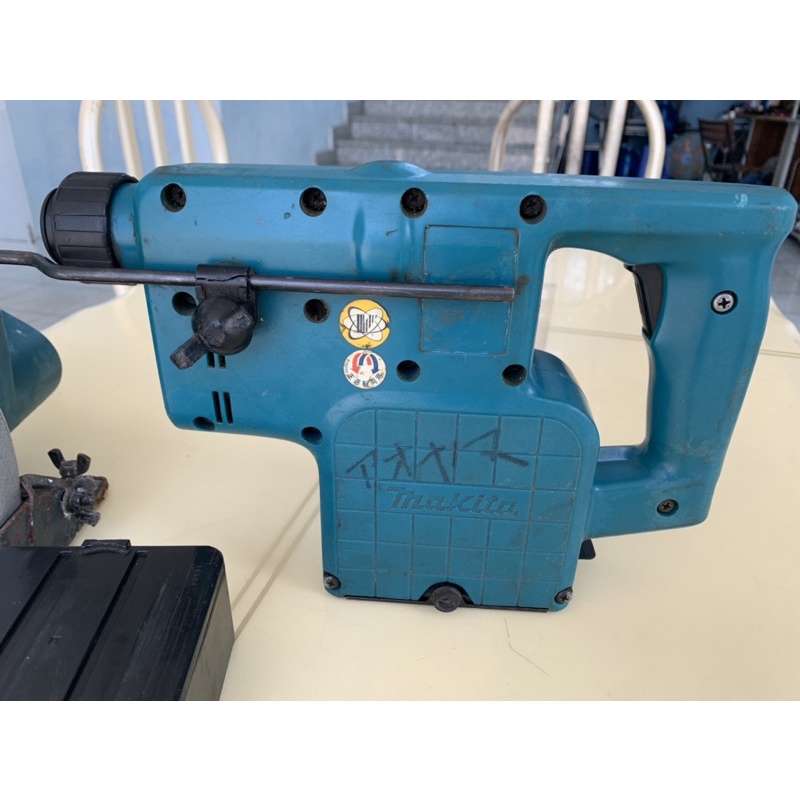 Bán cặp khoan bê tông và cắt makita 10.8v chưa lên pin.