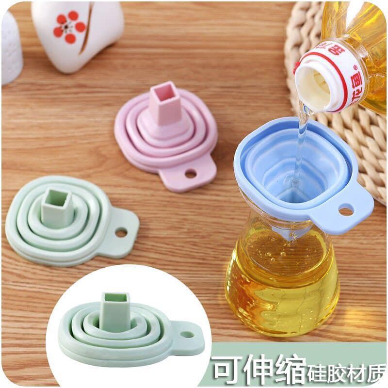 Phễu gấp gọn rót dầu ăn ( màu ngẫu nhiên)