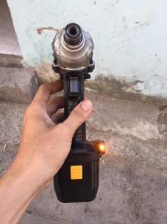 Máy bắn vít hitachi made in japan