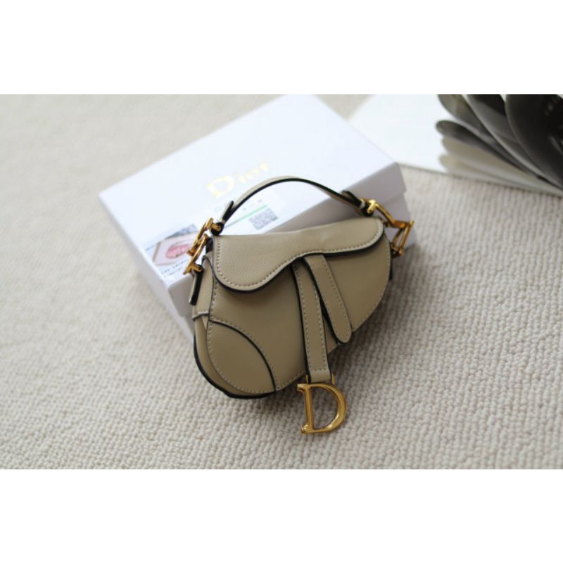 Túi xách Dr nhỏ xinh.