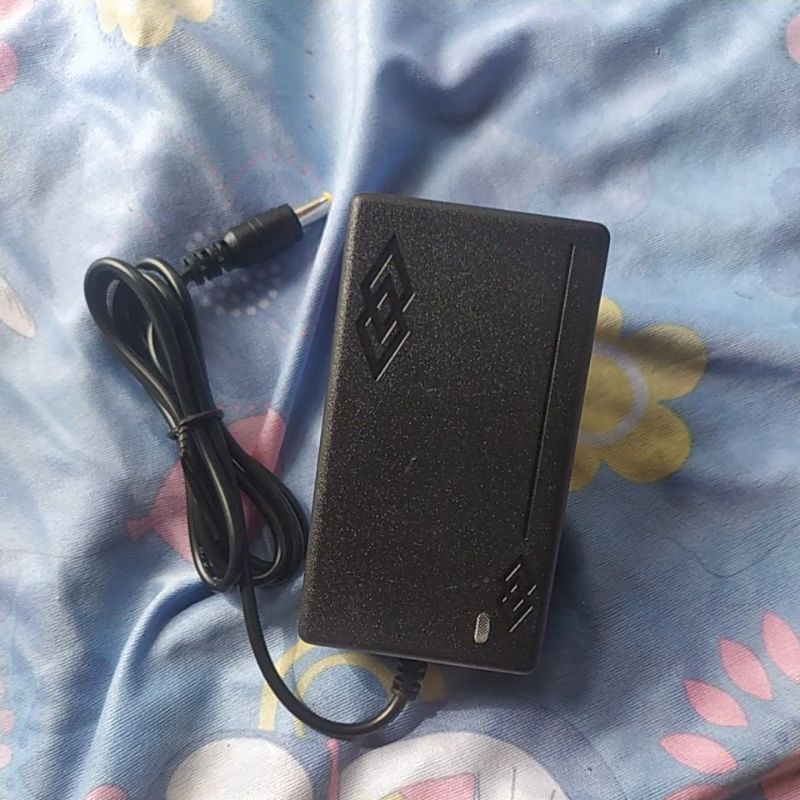 Xạc adaptor 12.6vol 2A