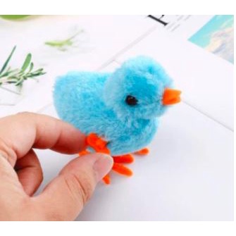 Gà con lon ton chạy cót vui nhộn, Gà con vặn cót vui nhộn