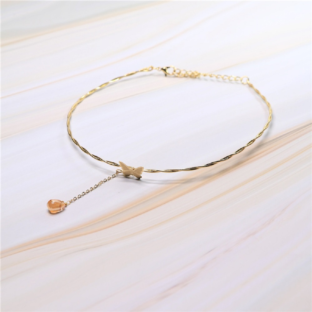 Vòng cổ choker đính hạt và bướm màu vàng đồng dễ thương cho nữ