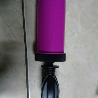 Bơm bóng cầm tay