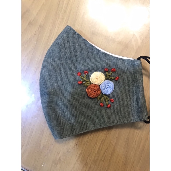 Khẩu trang thêu handmade