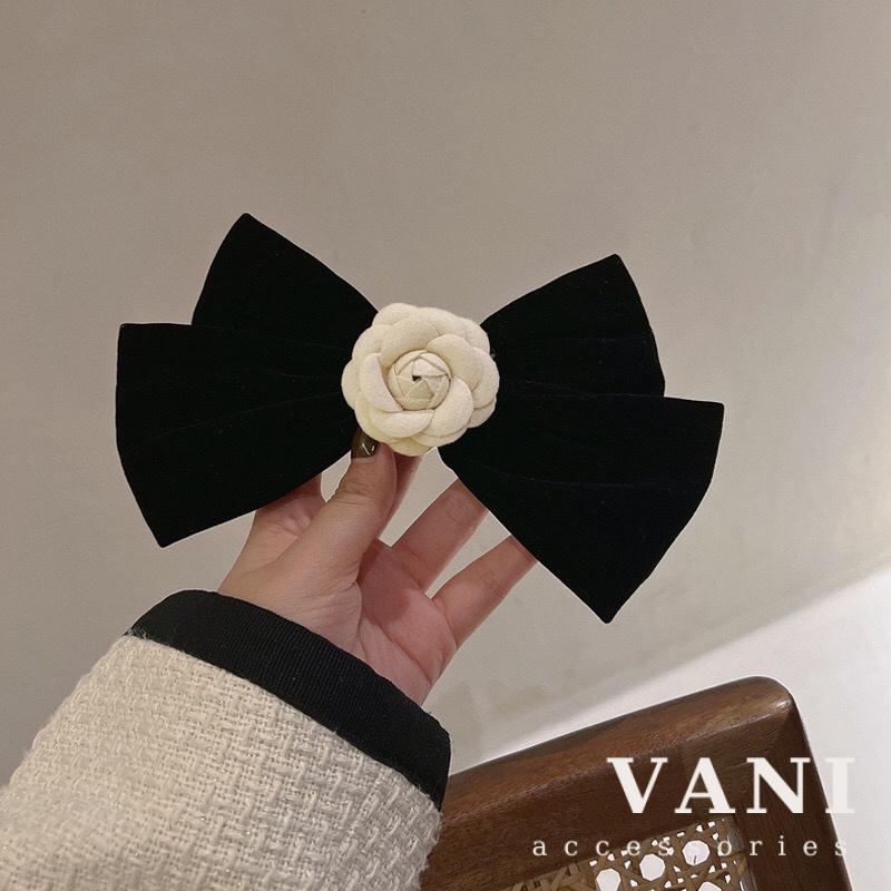 Kẹp Nơ Đen Nhung Retro Kiểu Pháp Đính Hoa Trà - Vani Store - PKT00245