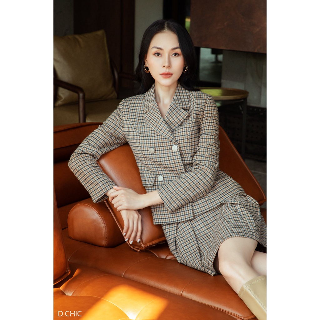 Áo vest ngắn dáng ôm cổ 2 ve 2 hàng cúc D.CHIC MS: 160482