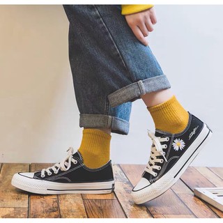 Giày nữ cổ thấp có chữ ký hoa cúc cực hót