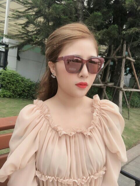 Kính LOFT xách tay Mỹ xước nhẹ