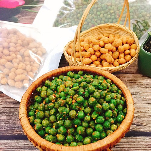 Đậu hà lan sấy giòn rang tỏi ớt  KIM LONG 90g