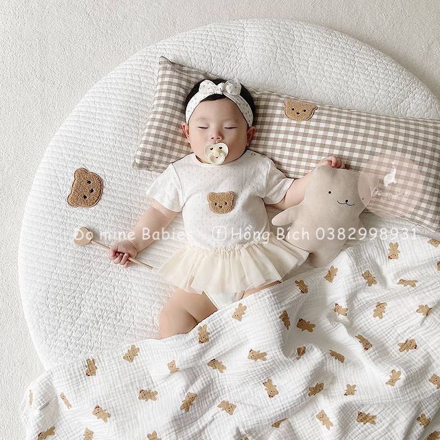 Gối ôm bé trai bé gái sơ sinh em bé cực êm ái giúp bé ngủ ngon vải caro có thêu hình gấu phong cách hàn quốc