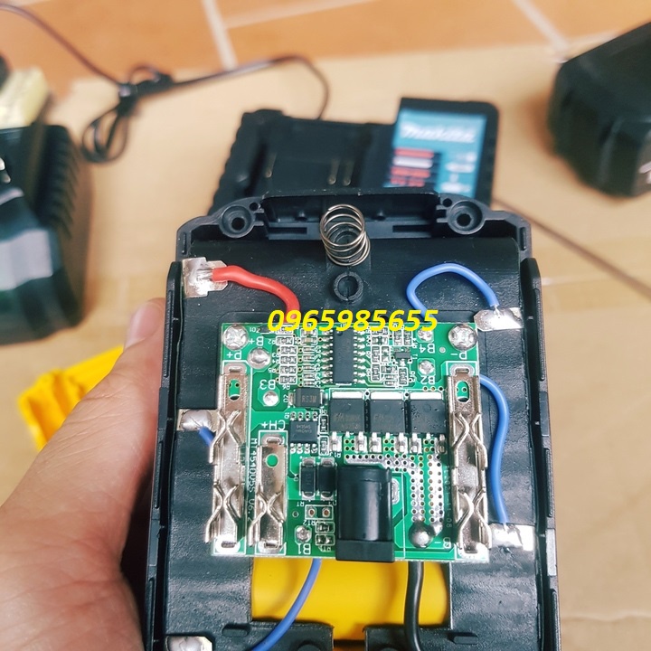 Pin máy khoan, máy siết bulong HUKAN 15cell 21V Li-ion chân pin phổ thông cho dòng máy khoan, siết, mài, cưa pin