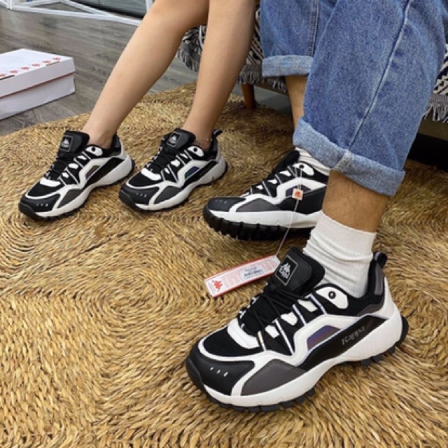 Giày sneakers viền phản quang