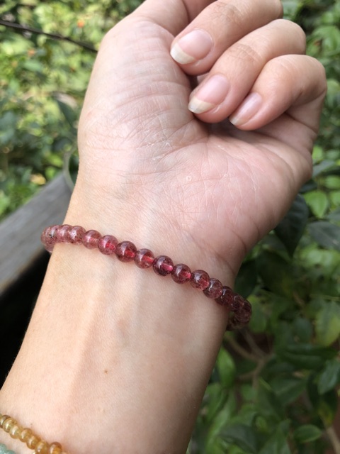 Vòng tay dâu hồng tây 5.4 li, 6li xinh xắn