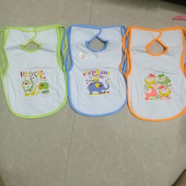2 Yếm ăn cỡ to cho bé