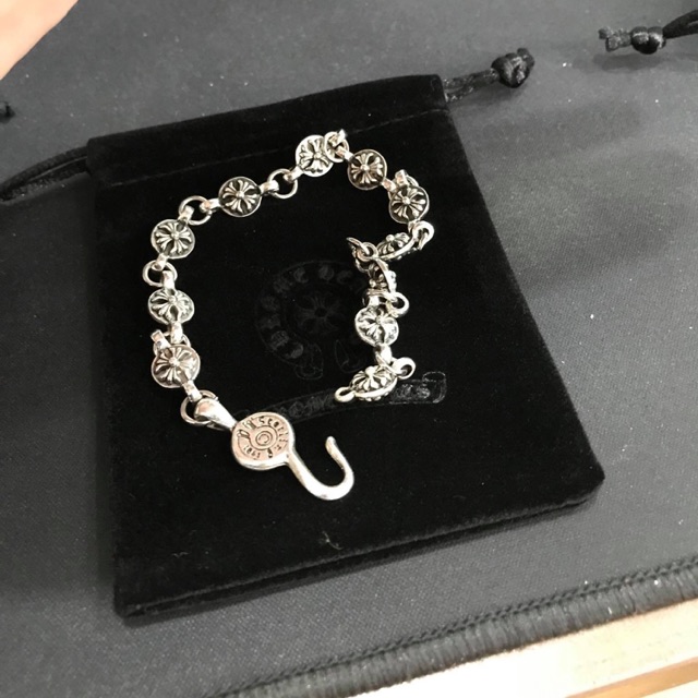 Lắc tay chrome hearts
