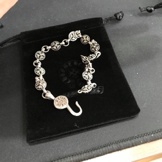 Lắc tay chrome hearts