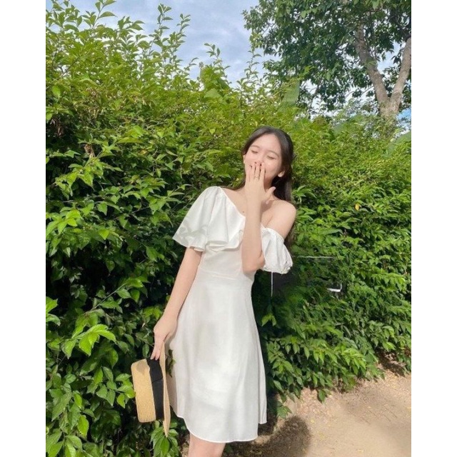 Đầm Trắng Tiểu Thư Lệch Vai Xinh Xắn, Đâm Thiết Kế Dáng Xoè Phong Cách Hàn Quốc