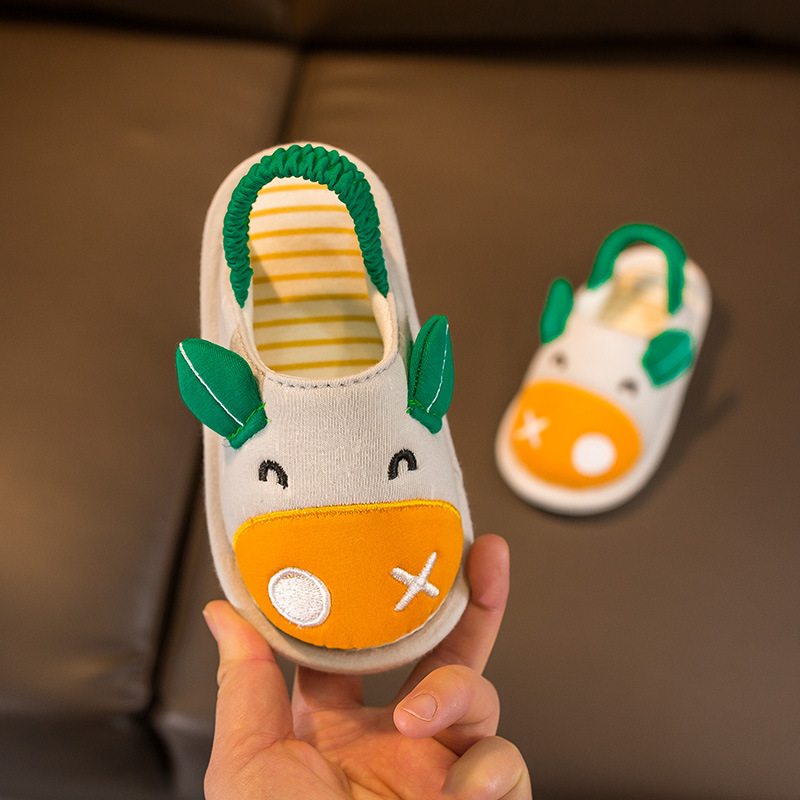 Sandal bít mũi đế mềm chống mài mòn họa tiết hoạt hình dễ thương cho bé từ 1-4 tuổi AYUER