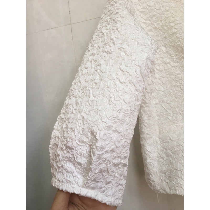 Áo ren khoác ren lửng ngoài váy