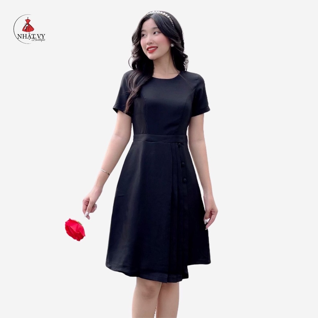 Đầm Nữ NHẬT VY Xếp Ly Tà Phối 3 Nút Bọc Chất Cotton Mịn Công Sở Dáng Ôm Xòe Nhẹ Màu Đen - D1680