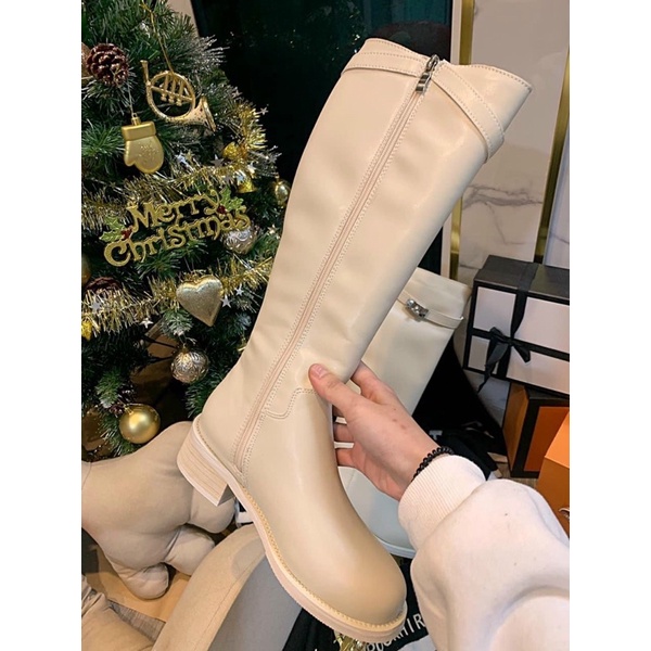 Bốt boot đùi lửng mai phương bùi da trơn phối tag khoá fullbox hàng quảng châu cao cấp