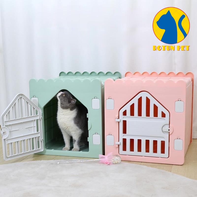 Nhà dành cho chó mèo chất liệu nhựa, tháo lắp dễ dàng, có cửa, phù hợp với chó mèo nhỏ.