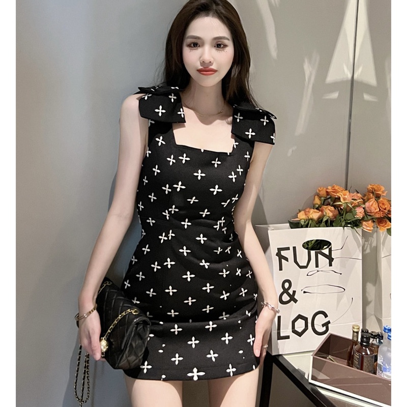 Đầm Hai Dây Dáng Ôm In Họa Tiết Hoa Quyến Rũ