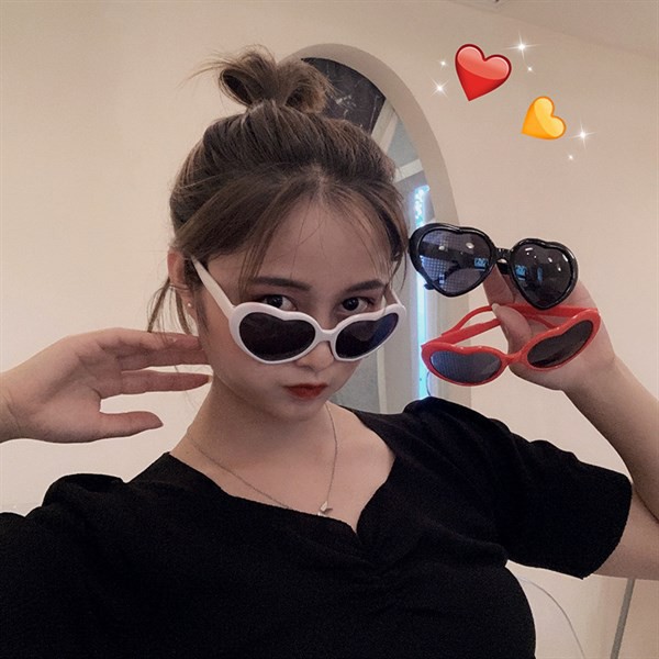 Kính mát hình trái tim gọng dày dễ thương