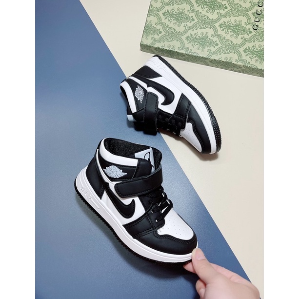 Giầy thể thao cho bé trai