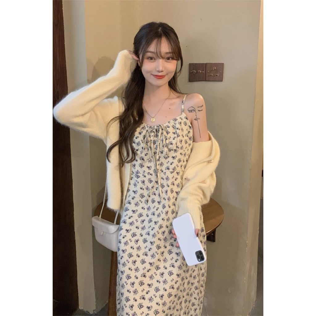 Set váy hai dây hoa nhí suông dài điệu đà thắt nơ trước ngực+ Áo len cardigan vintage