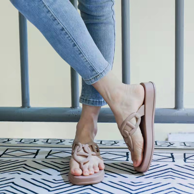 Dép xỏ ngón nhựa dẻo đi mưa không trơn trượt