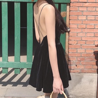 Đầm yếm hở lưng chất lụa trượt có mút ngực phù hợp đi chơi đi biển