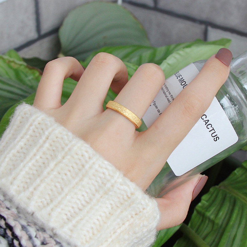 Nhẫn titan nữ không gỉ mạ vàng 18k phun cát lấp lánh thiết kế đơn giản thời trang