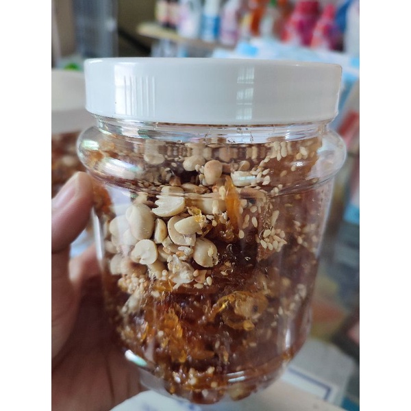 Hộp mứt gừng thái dẻo  kèm đậu phộng, mè và đu đủ bào sợi