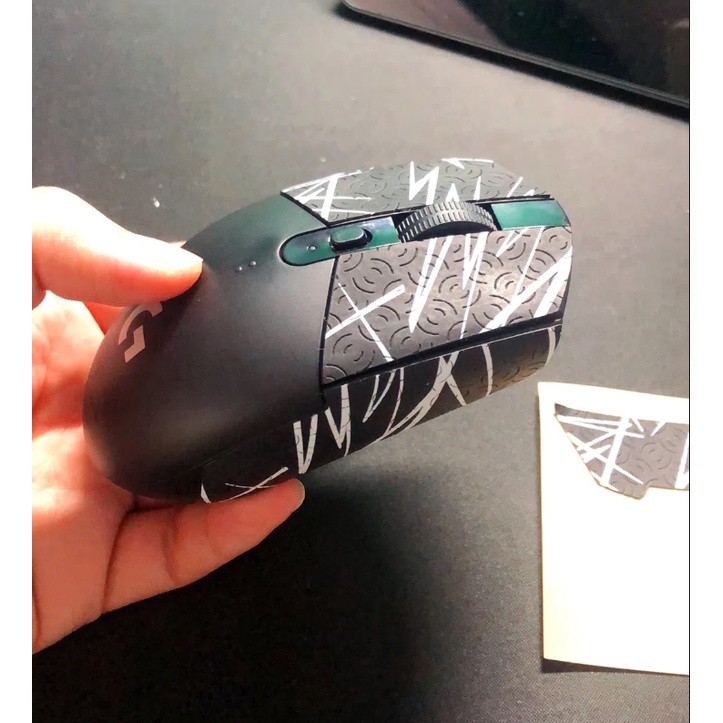Suitable for Logitech G102 G304 mouse anti-skid sticker special side sweat-absorbing skin sticker