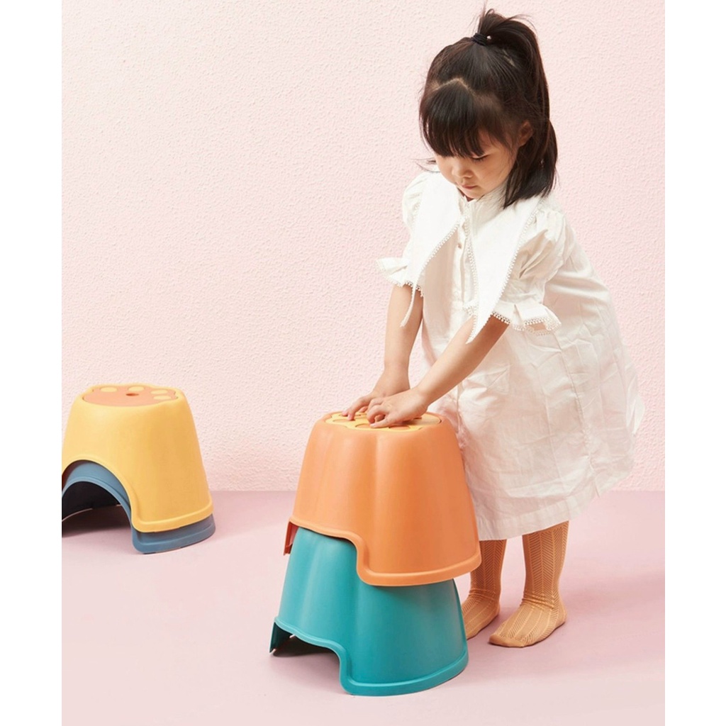 Ghế nhựa nhiều màu sắc dễ thương cho bé