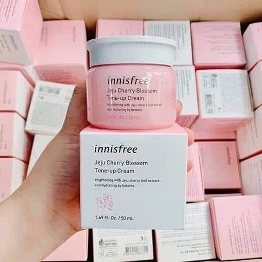 Kem Dưỡng Nâng Tông Da Innisfree Jeju Cherry Blossom Tone-Up Cream