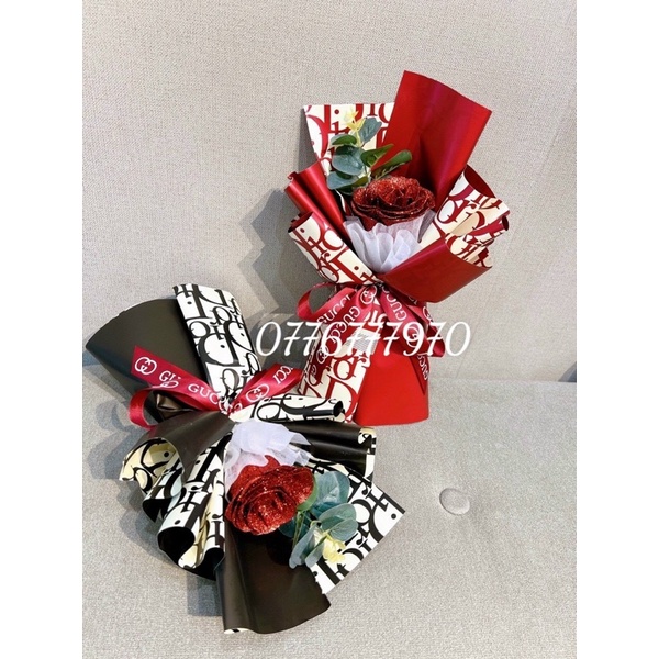 Hoa nhũ kim tuyến một bông đỏ giấy dior sang chảnh.