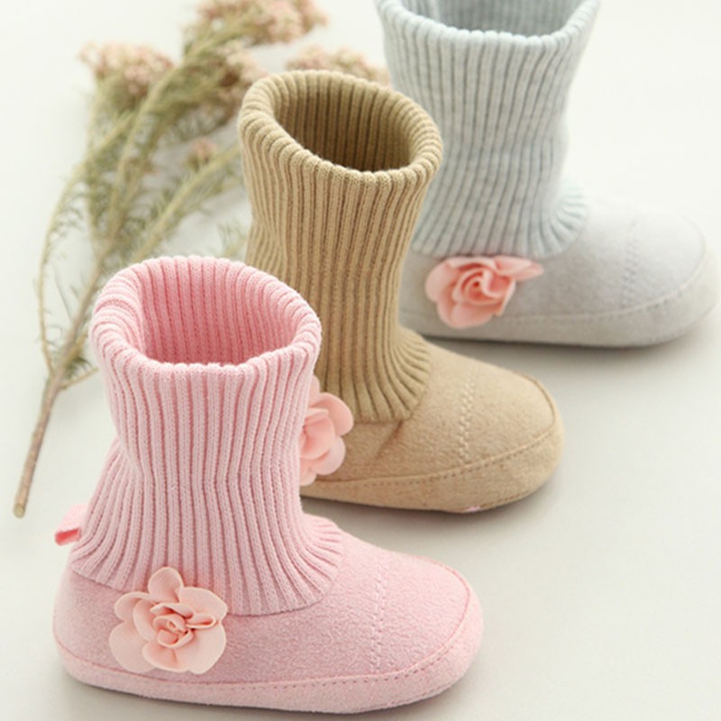 Giày bốt vải len đính hoa xinh xắn cho bé